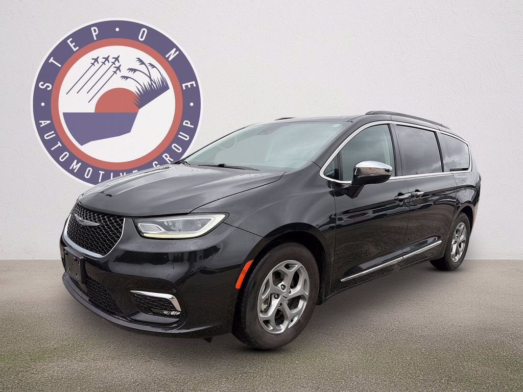 Used 2023 Black Chrysler Limited image 2