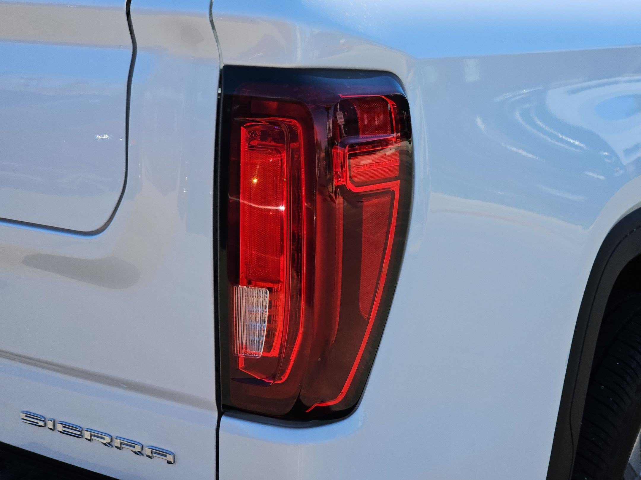 Used 2020 White Frost Tricoat GMC Denali image 12
