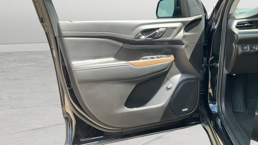 Used 2022 EBONY TWILIGHT METALLIC GMC SLE image 18