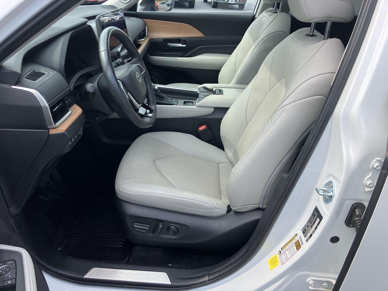 Used 2024 White (Wind Chill Pearl) Toyota Limited AWD image 13