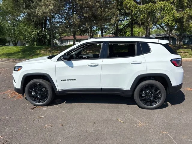 New 2026 Bright White Clear-Coat Exterior Paint Jeep Latitude image 3