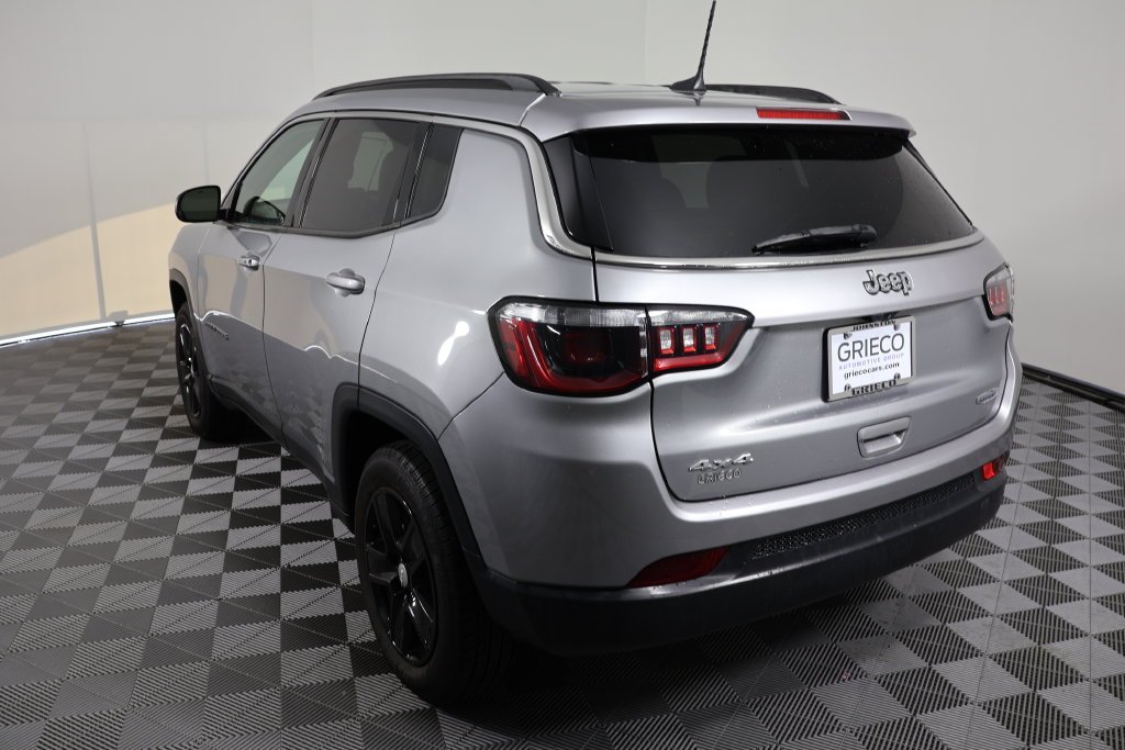 Used 2022 Silver Jeep Latitude image 6