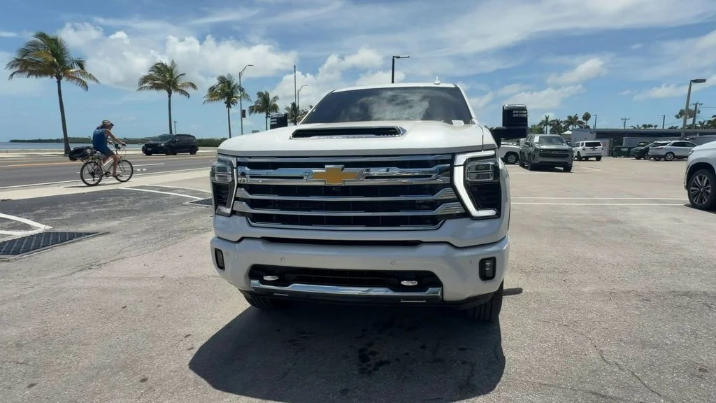 Used 2024 Beige Chevrolet High Country image 3