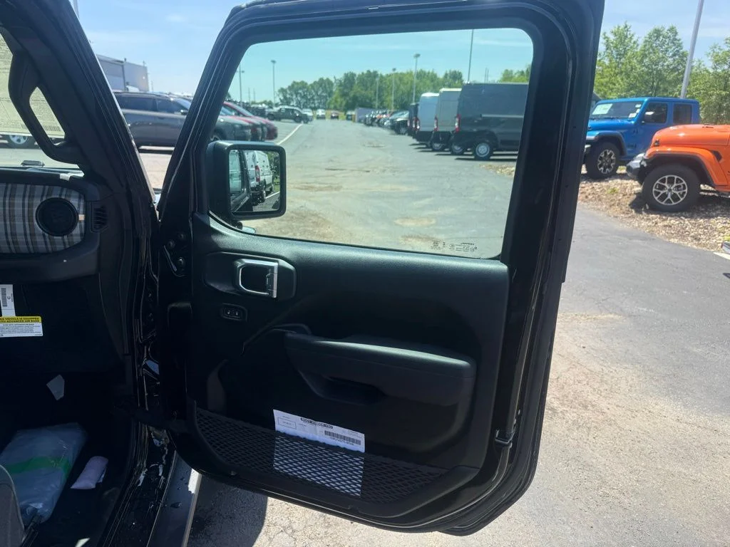 New 2026 Black Clear-Coat Exterior Paint Jeep 85th Anniversary Edition image 48