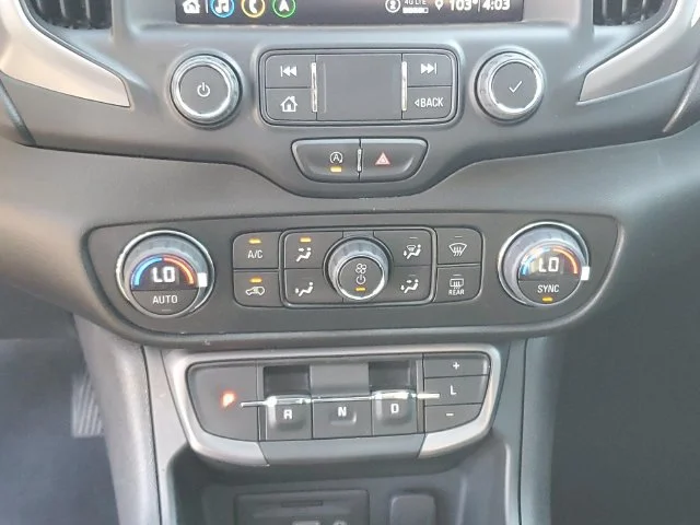 Used 2022 DESERT SAND METALLIC GMC AT4 image 26