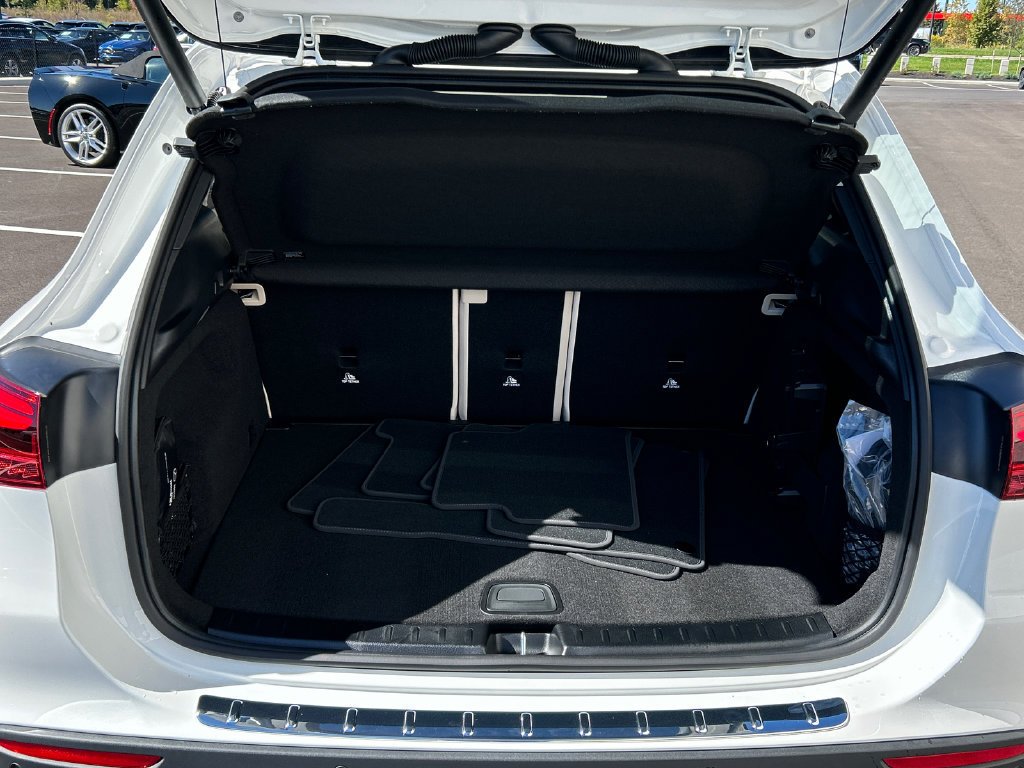 New 2026 Polar White Mercedes-Benz GLA 250 image 43