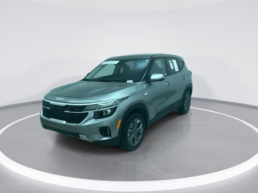 Used 2023 Silver Kia SX image 4