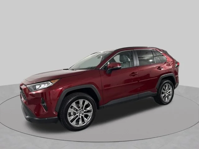 Used 2021 Red Toyota XLE Premium image 3