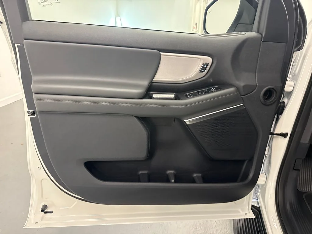 New 2026 Star White Metallic Tri-Coat Ford Active image 12
