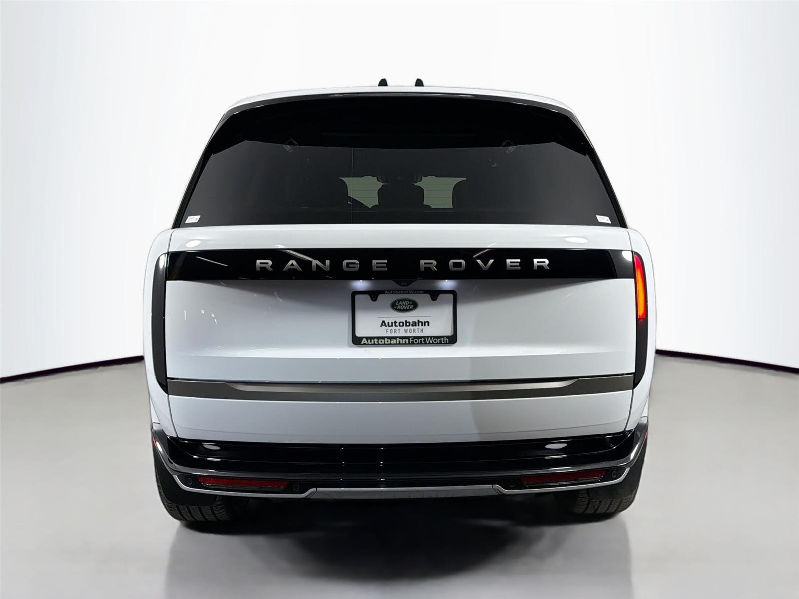 2026 Land Rover Range Rover SE - Photo 6