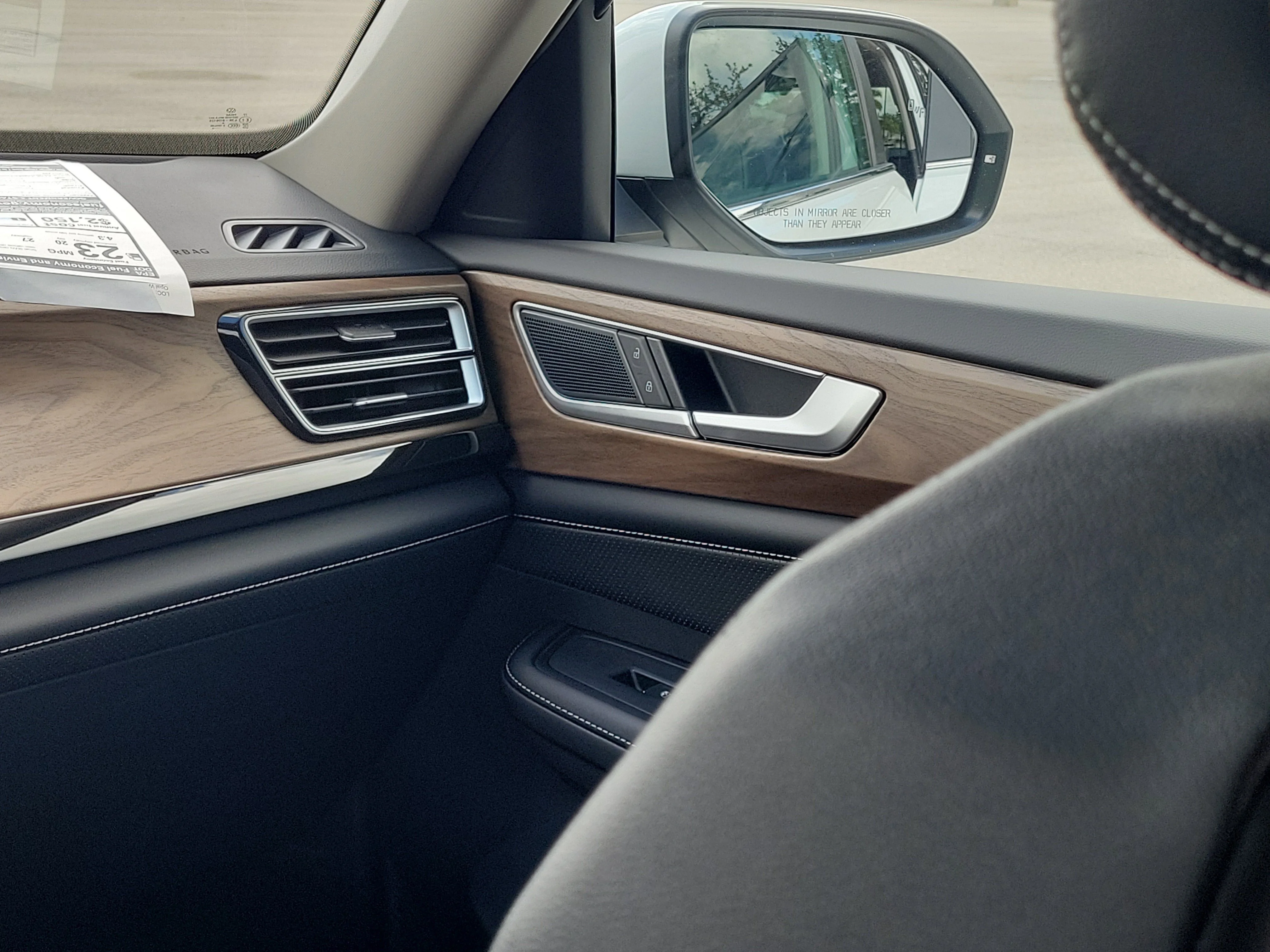 New 2026 White Volkswagen SE w/Technology image 4