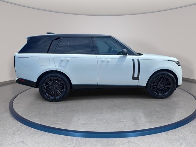 New 2026 Fuji White Land Rover SE image 4