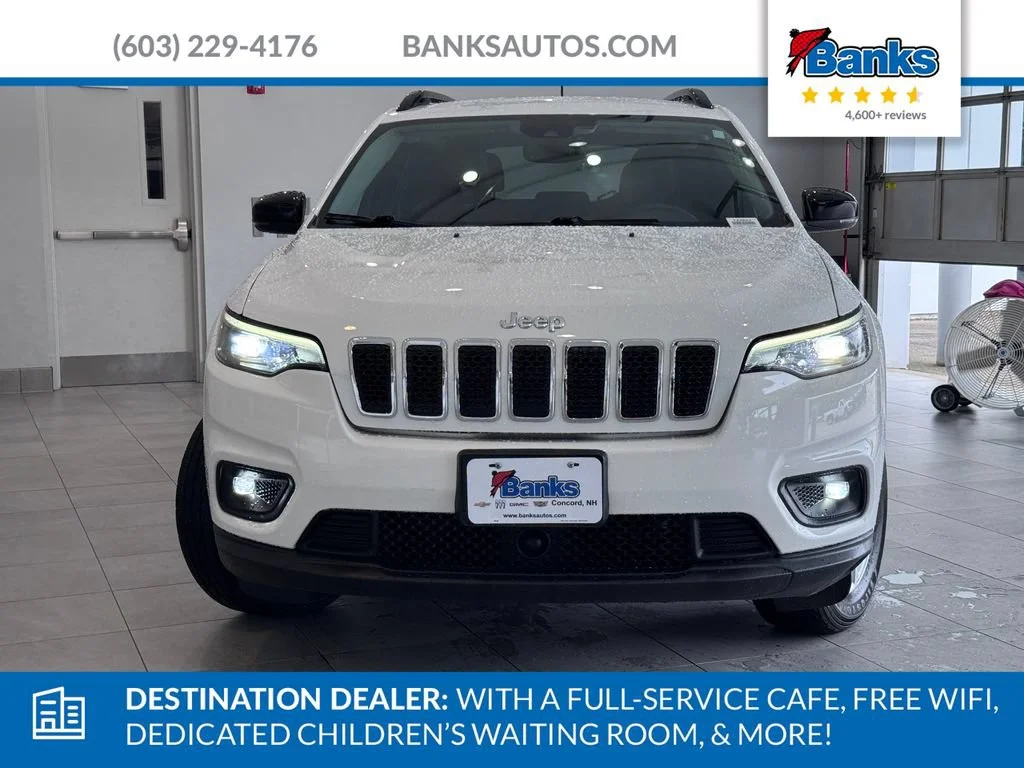 Certified Used 2022 Bright White Clea Jeep Latitude Lux image 3