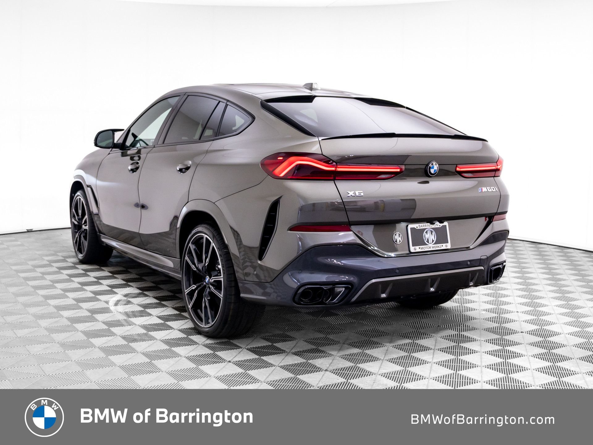 New 2027 Manhattan Green Metallic BMW M60i image 3