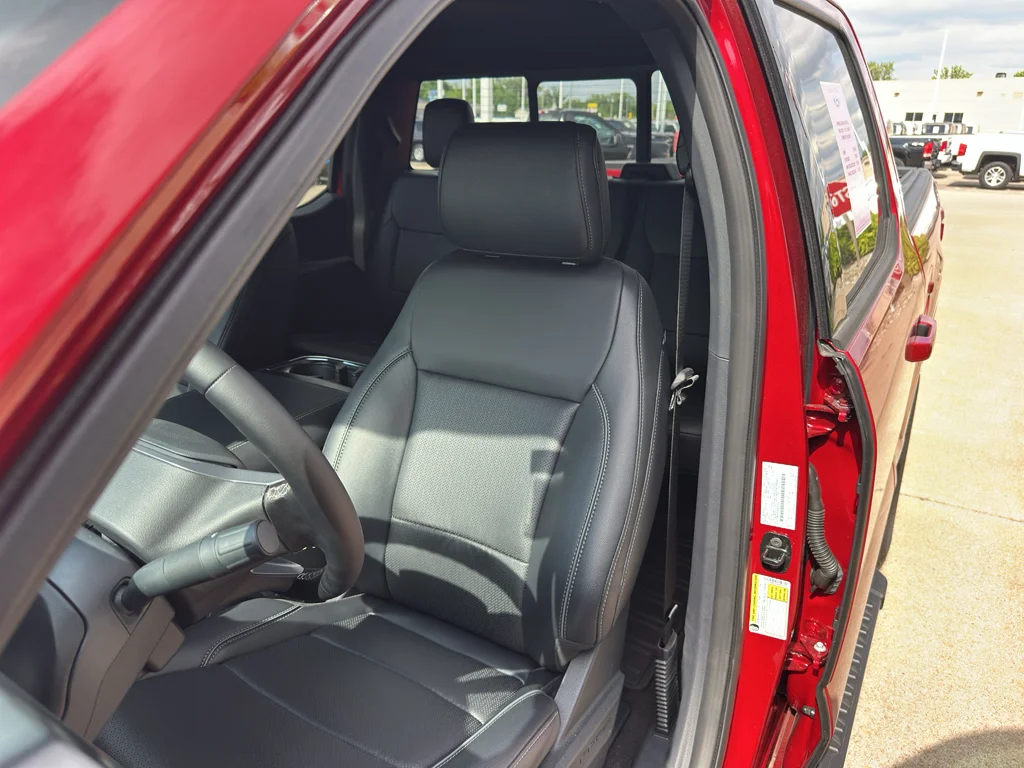 New 2025 Rapid Red Metallic Tinted Clearcoat Ford Lariat® image 29