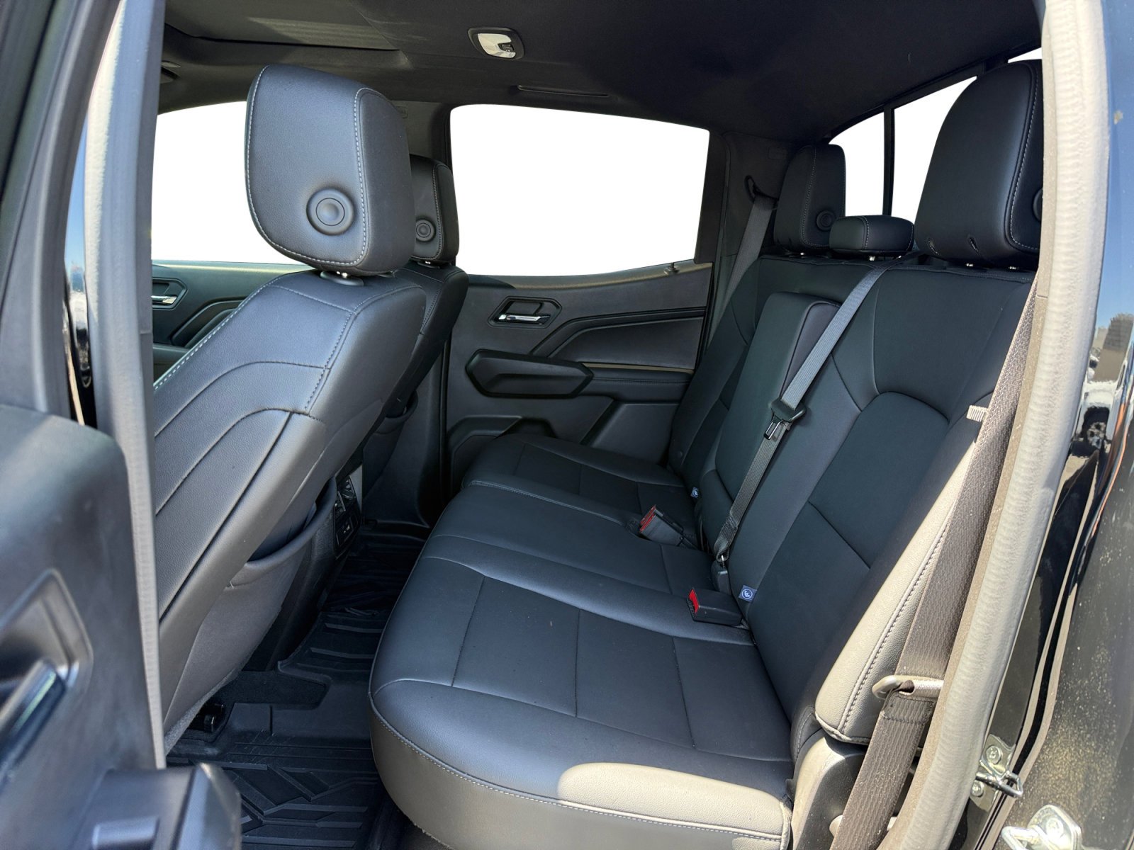 Used 2023 Onyx Black GMC Elevation image 16