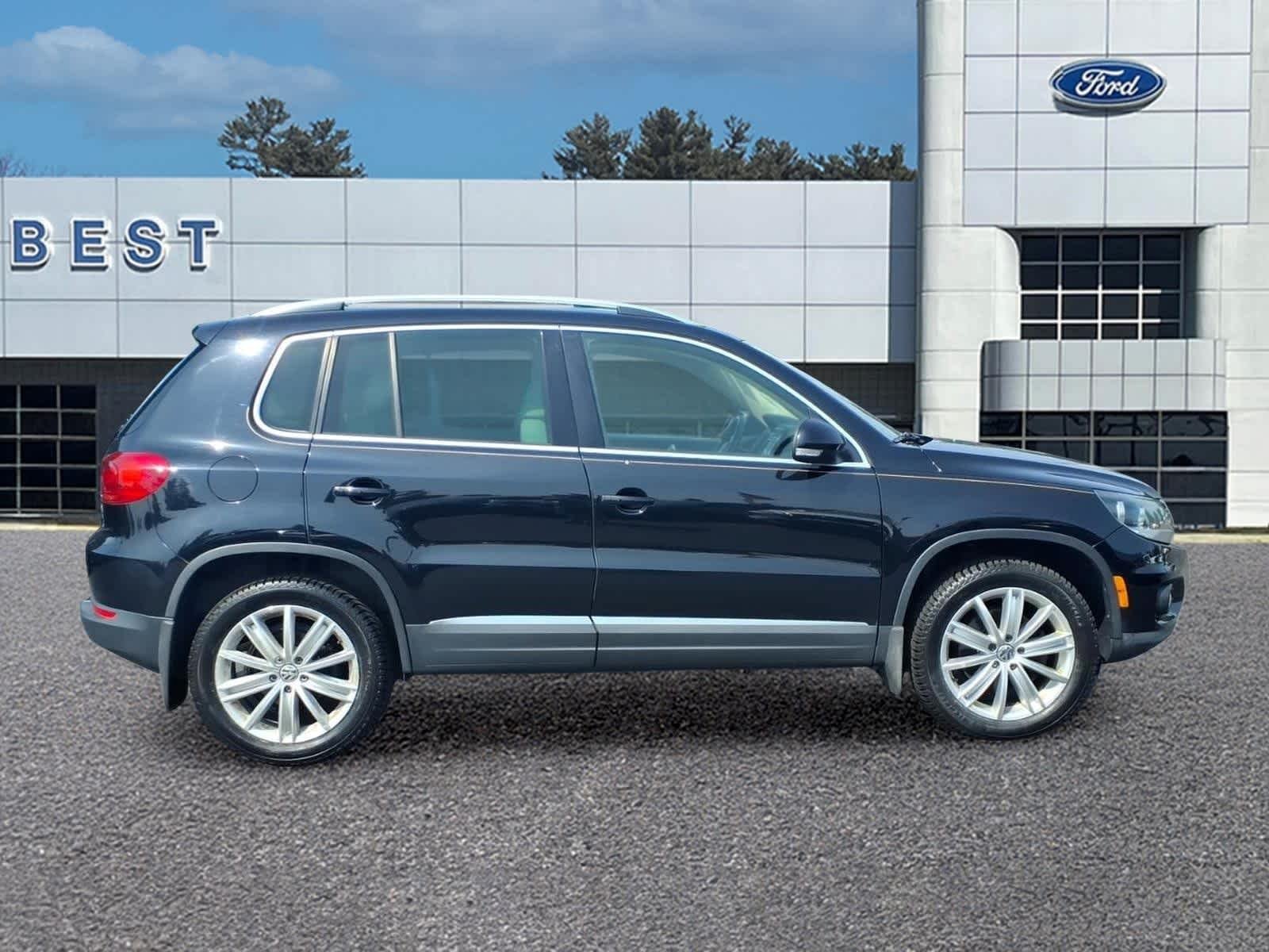 Used 2013 Deep Black Metallic Volkswagen SE w/Sunroof & Nav image 8