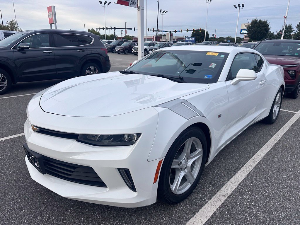 Used 2018 White Chevrolet 1LT image 2