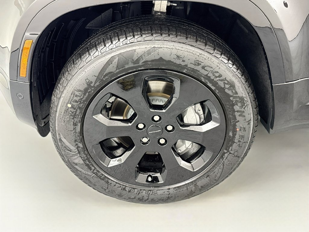 New 2026 Santorini Black Land Rover X-Dynamic SE image 32