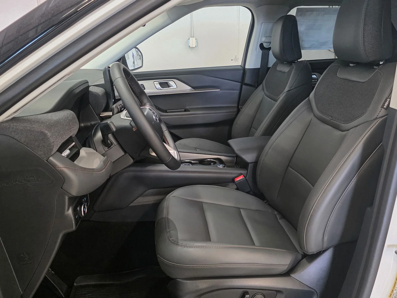 New 2026 Star White Metallic Tri-Coat Ford Active image 22