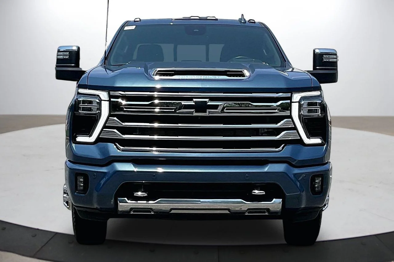 Used 2024 Blue Chevrolet High Country image 3