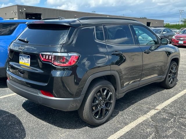 Used 2025 Diamond Black Jeep Latitude image 5