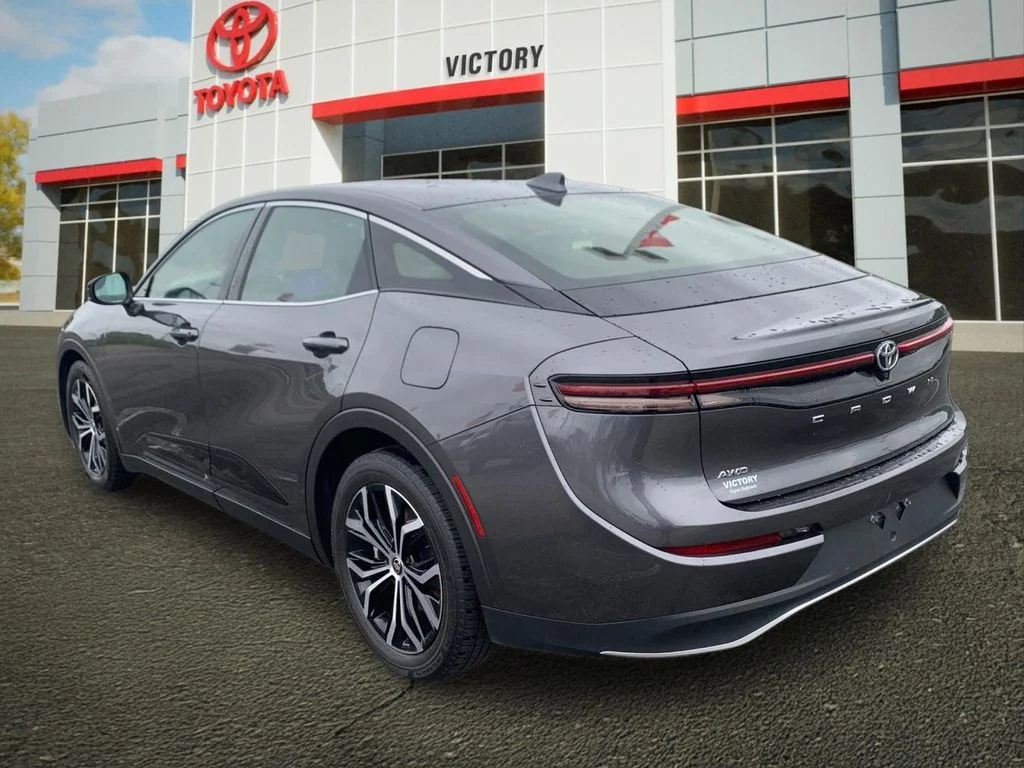 Used 2023 Gray Toyota XLE image 5