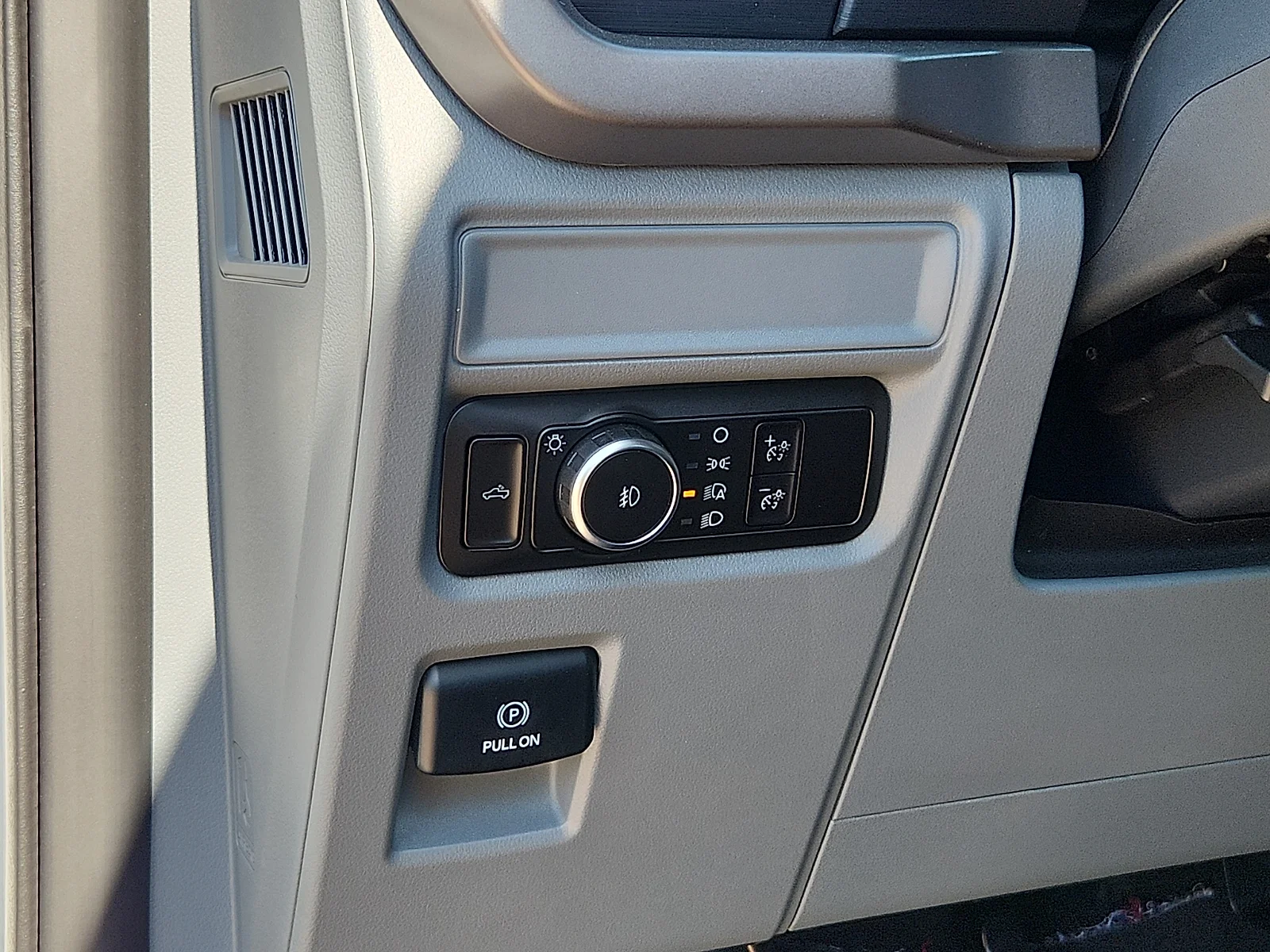 New 2026 Oxford White Ford XLT image 16