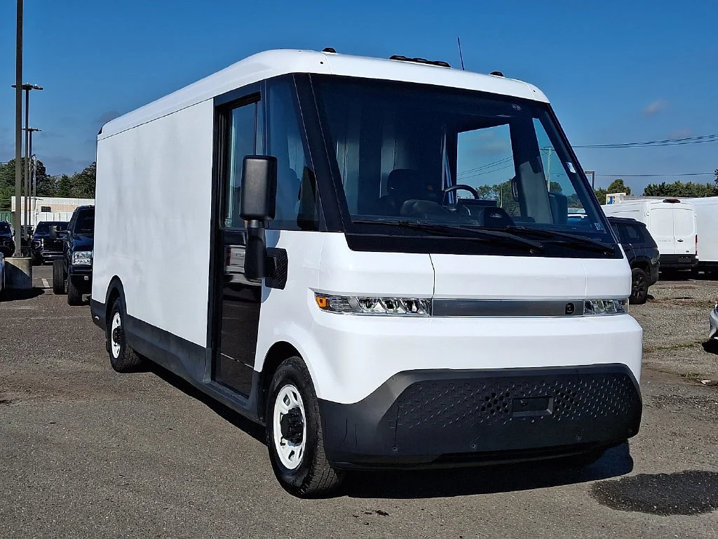 Used 2024 Oyster White BrightDrop EJY image 2