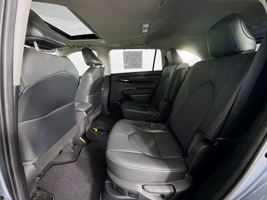 Used 2021  Toyota XLE image 36