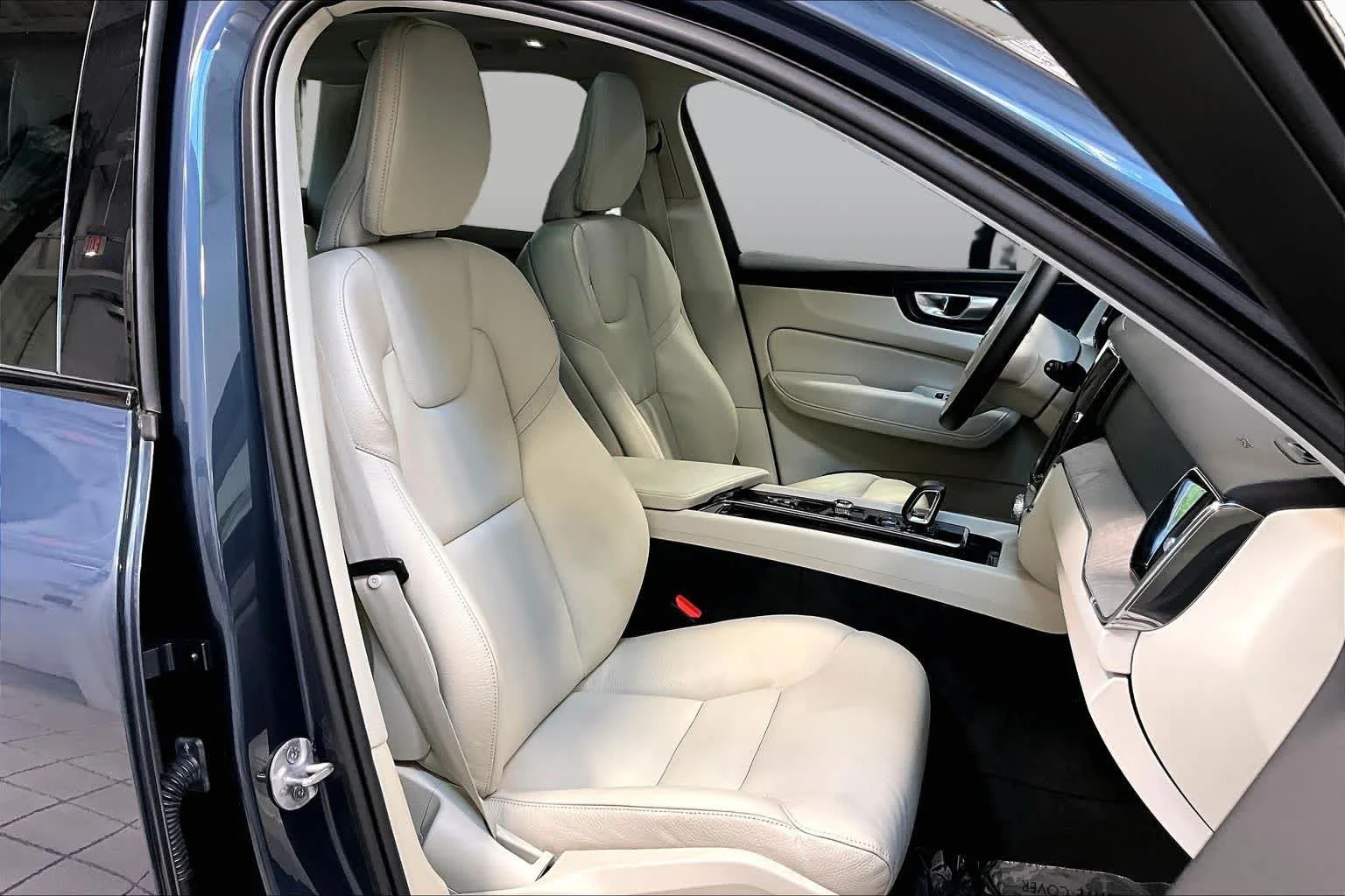 Certified Used 2024 Denim Blue Volvo Plus image 8