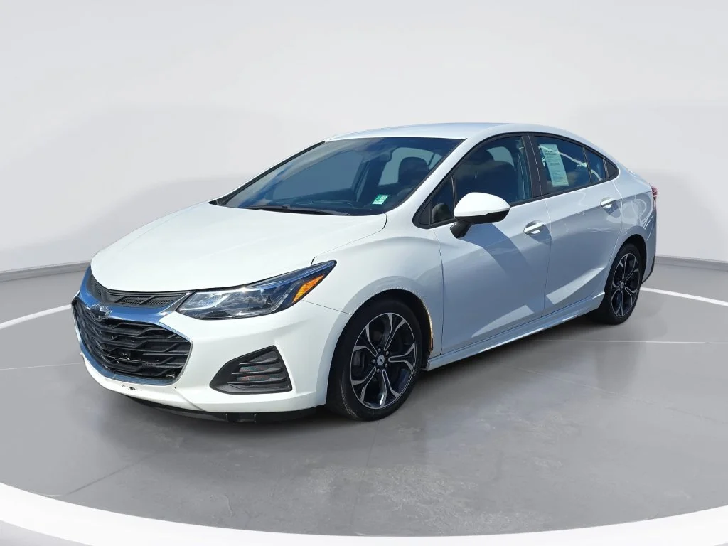 Used 2019 SUMMIT WHITE Chevrolet LT image 9