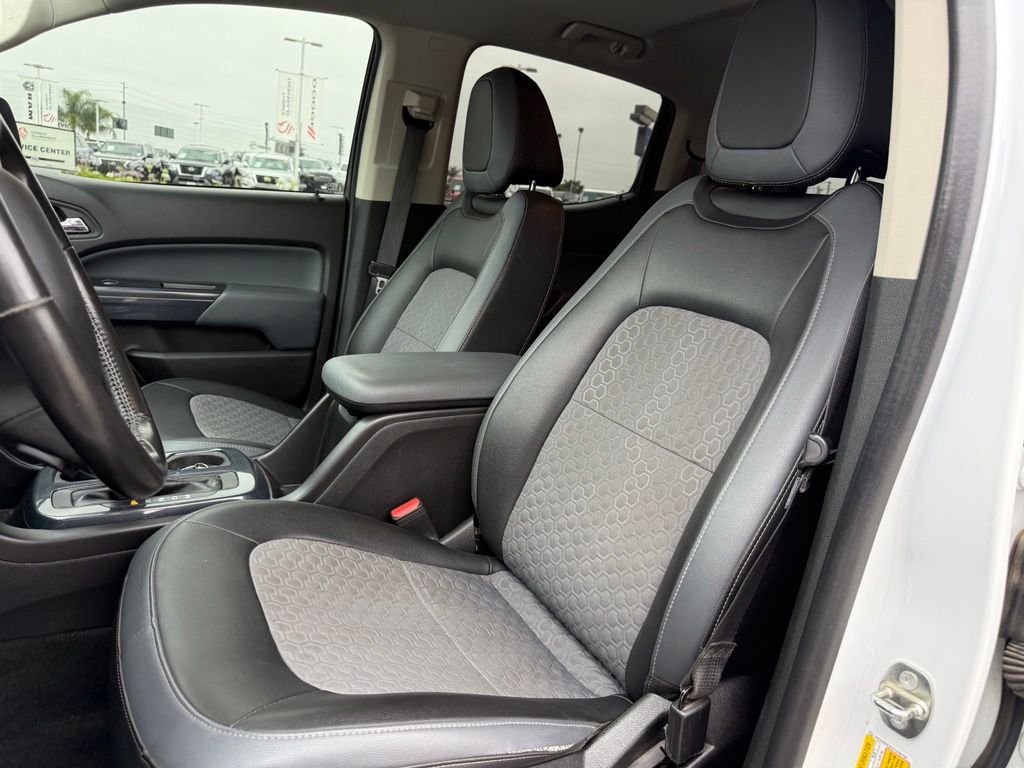 Used 2016 Summit White Chevrolet Z71 image 5