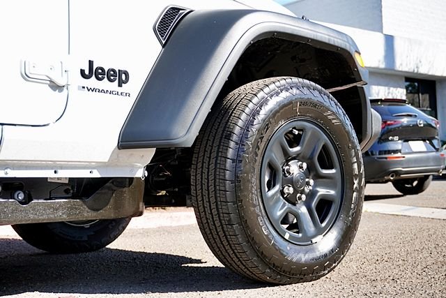 New 2026 Bright White Clear-Coat Exterior Paint Jeep Sport image 9