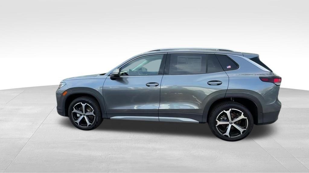 New 2026 Platinum Gray Metallic Volkswagen 2.0T SE image 3