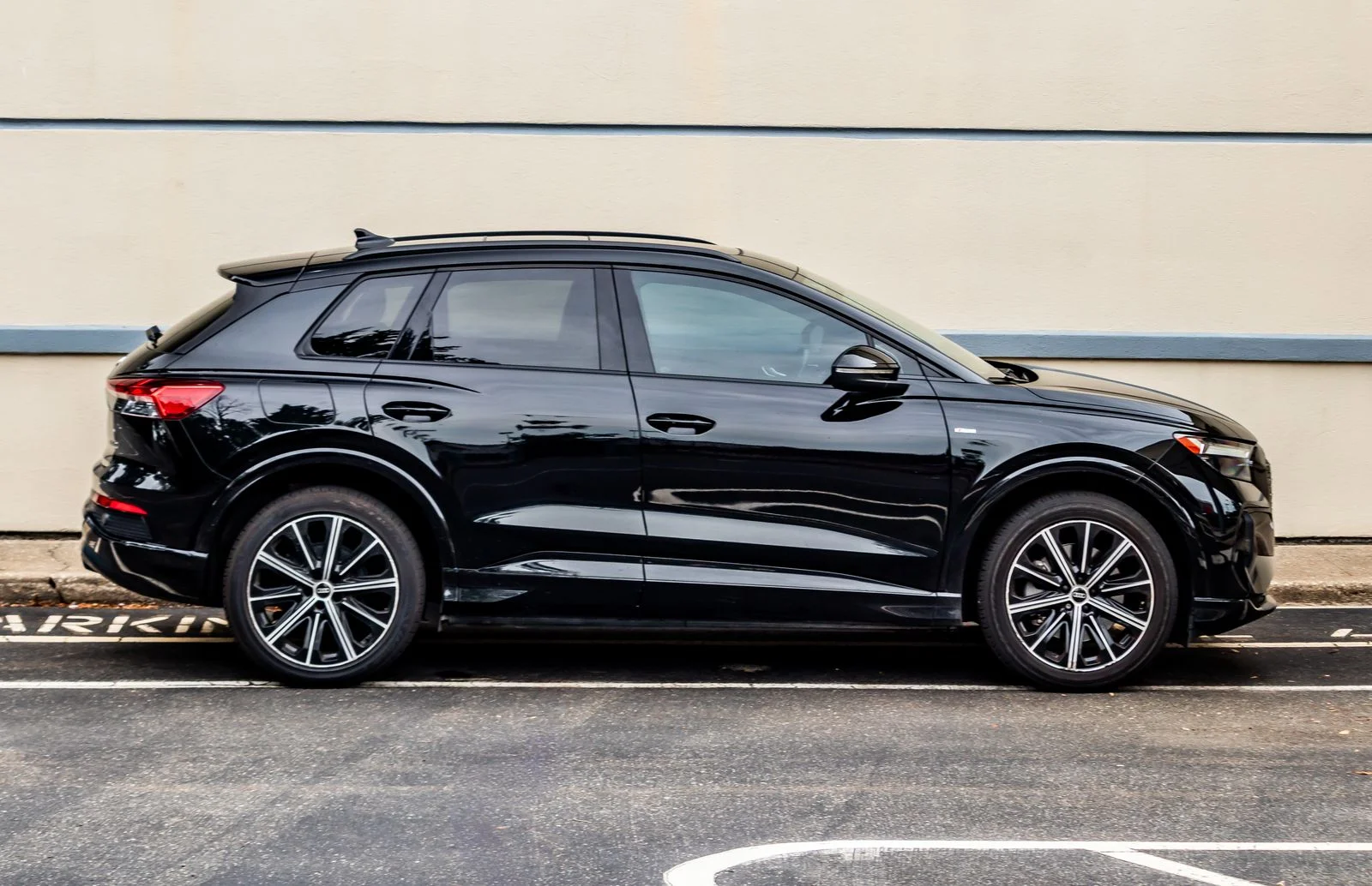 Used 2022  Audi Premium Plus image 8