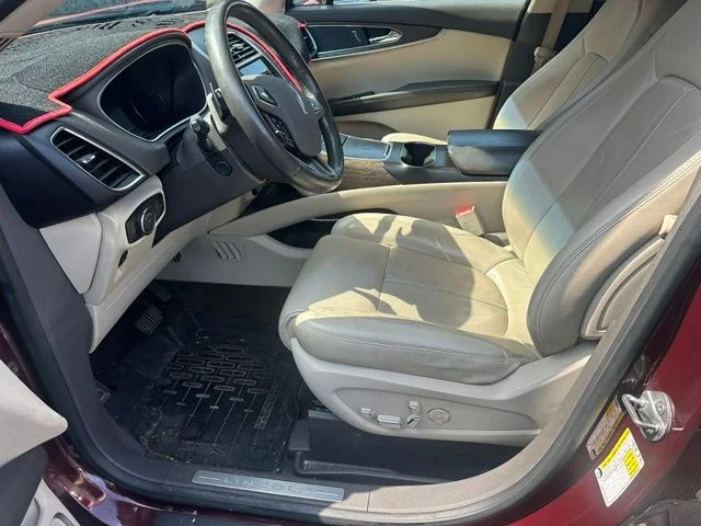Used 2017 Burgundy Lincoln Reserve image 8