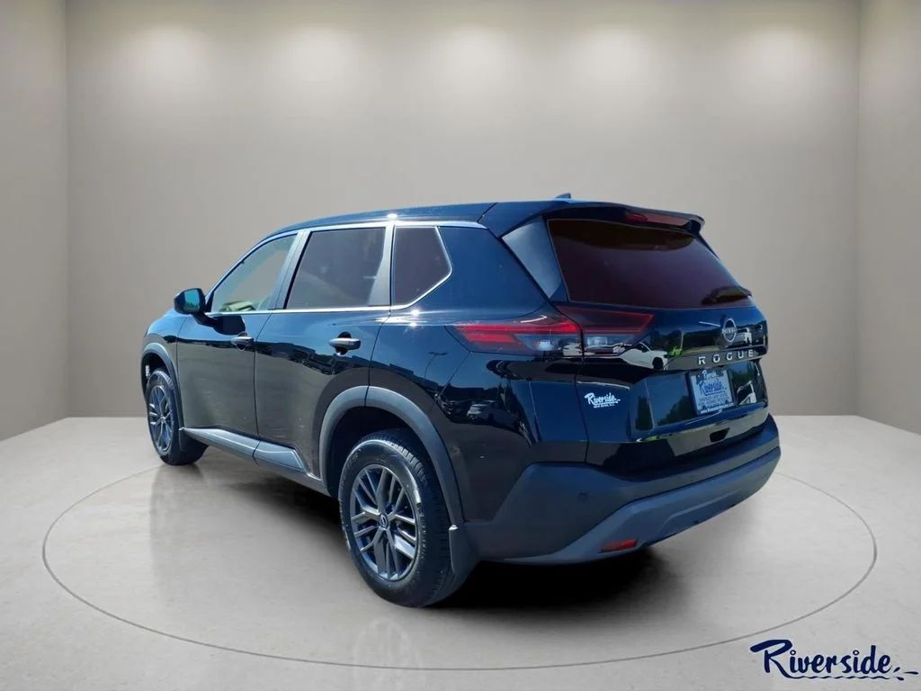 Used 2023 Black Nissan S image 4