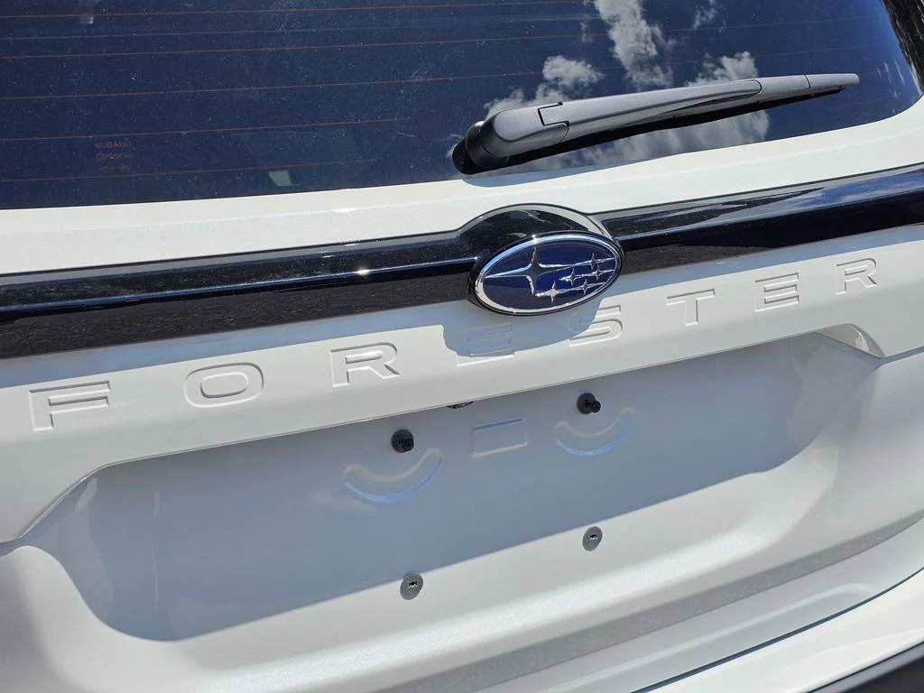 New 2026 CRYSTAL WHITE PEARL Subaru Limited image 8