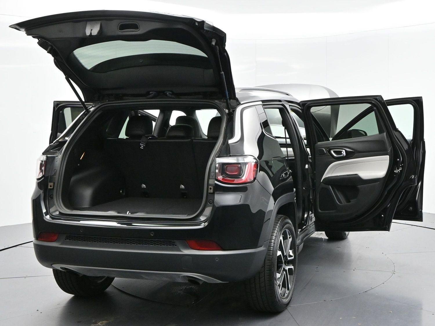 Used 2023 Diamond Black Crystal Pearlcoat Jeep Limited image 44
