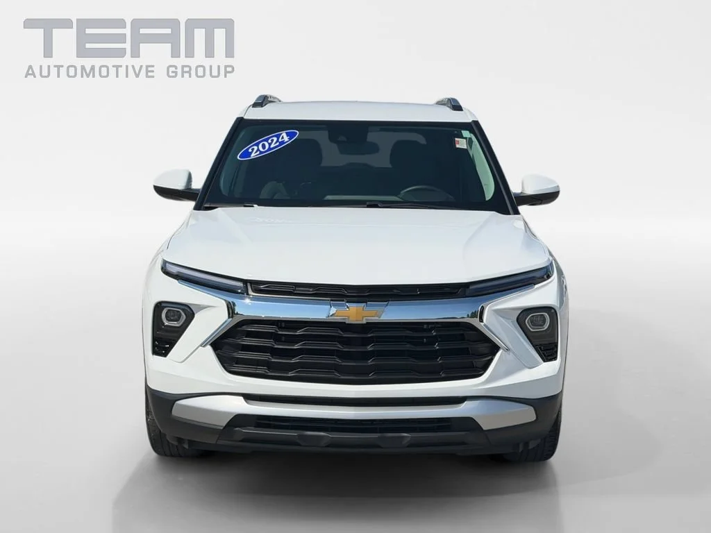 Used 2024 Summit White Chevrolet LT image 2