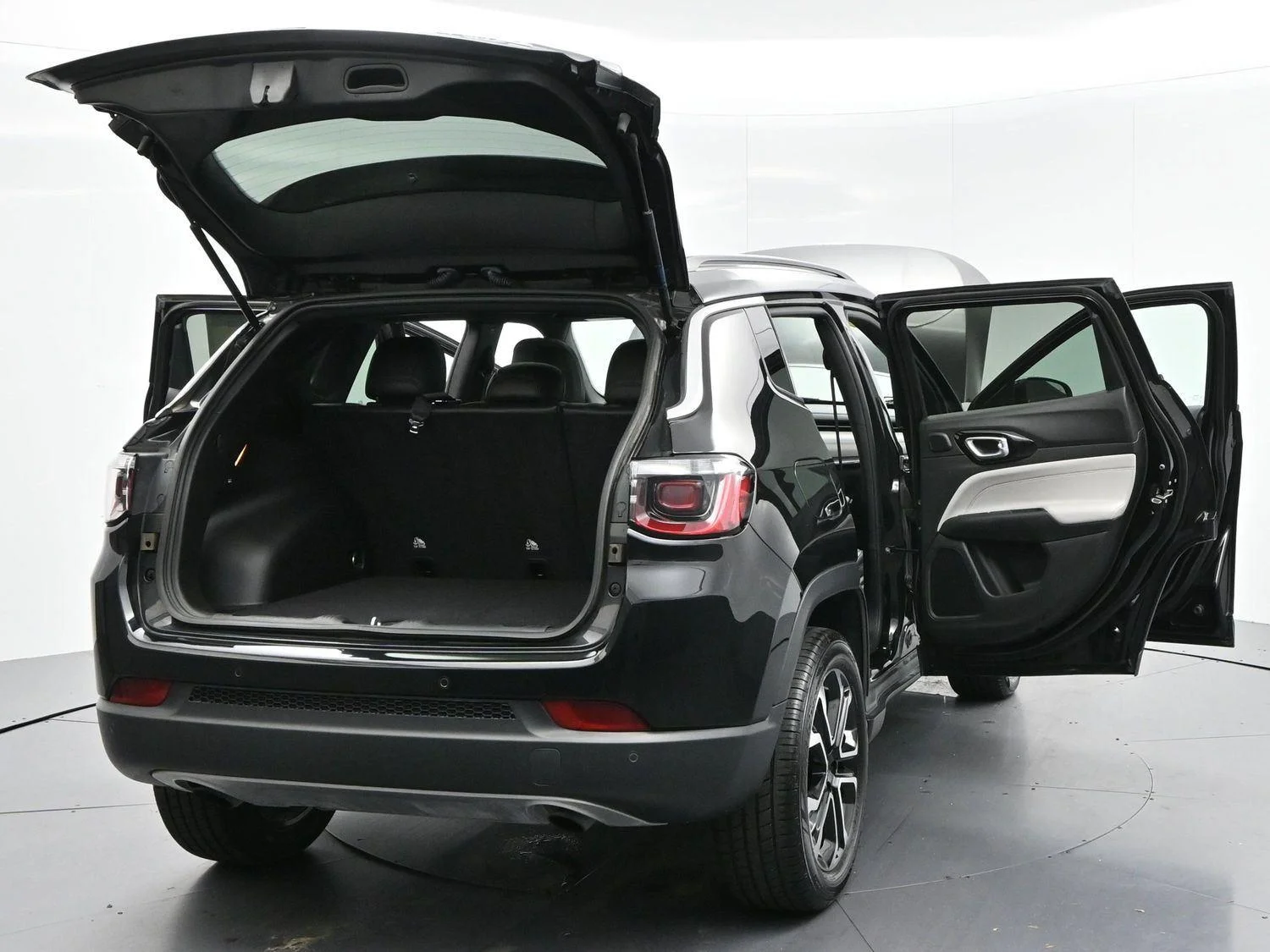 Used 2023 Diamond Black Crystal Pearlcoat Jeep Limited image 44