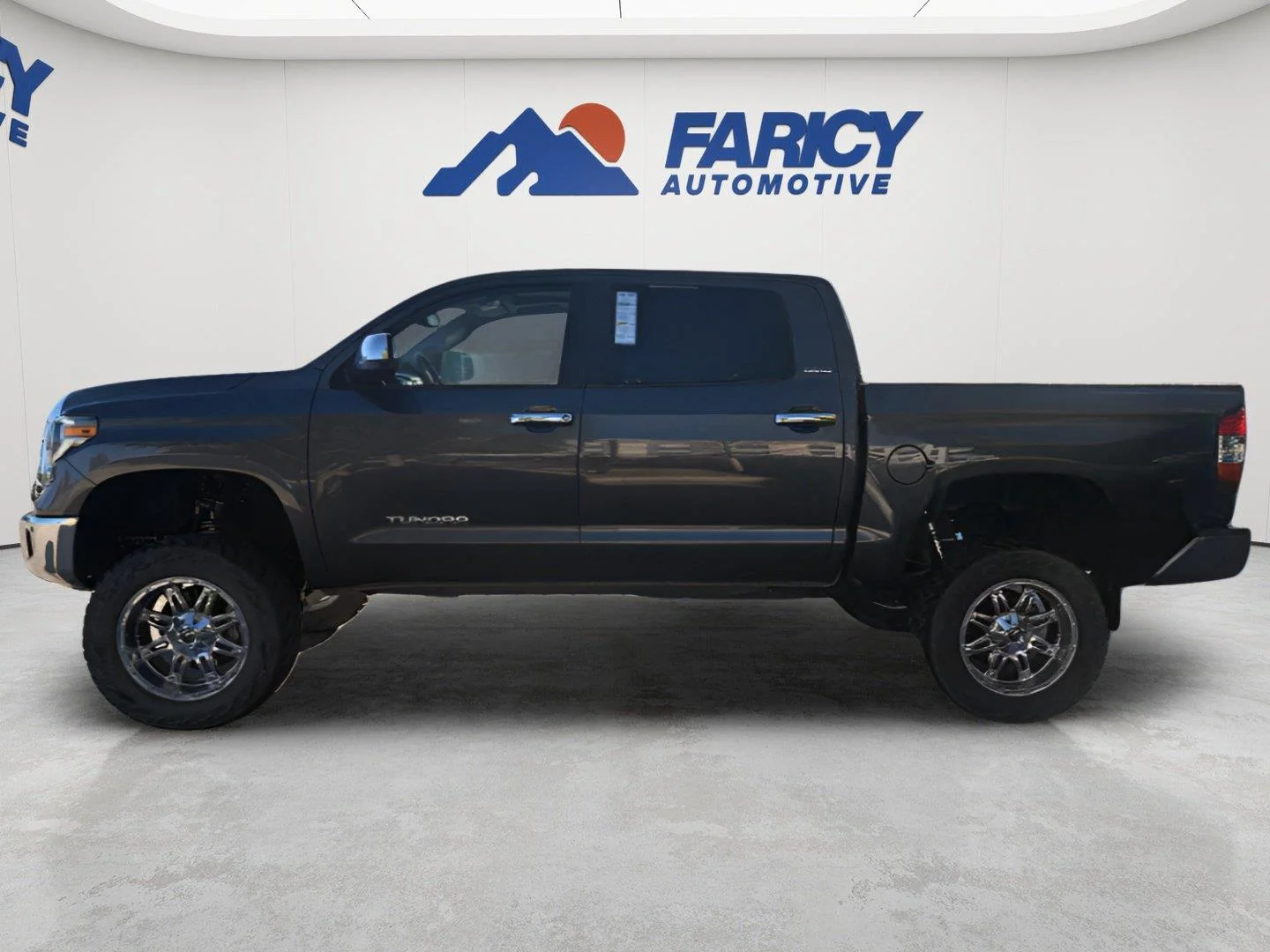 Used 2018 Magnetic Gray Metallic Toyota Limited image 2