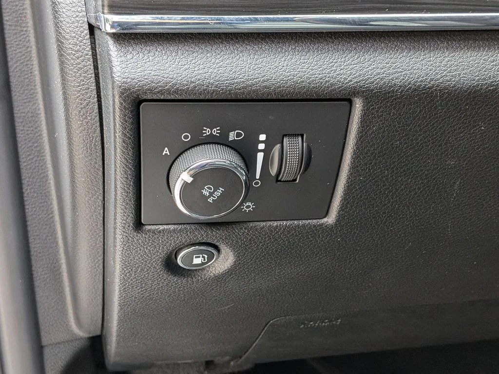 Used 2020 White Jeep Limited image 16