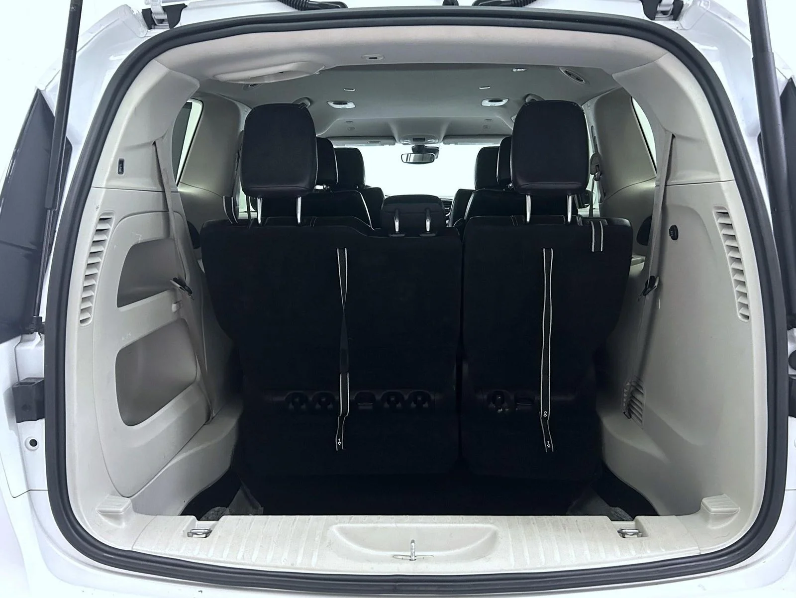 Used 2022 White Chrysler Touring L image 20