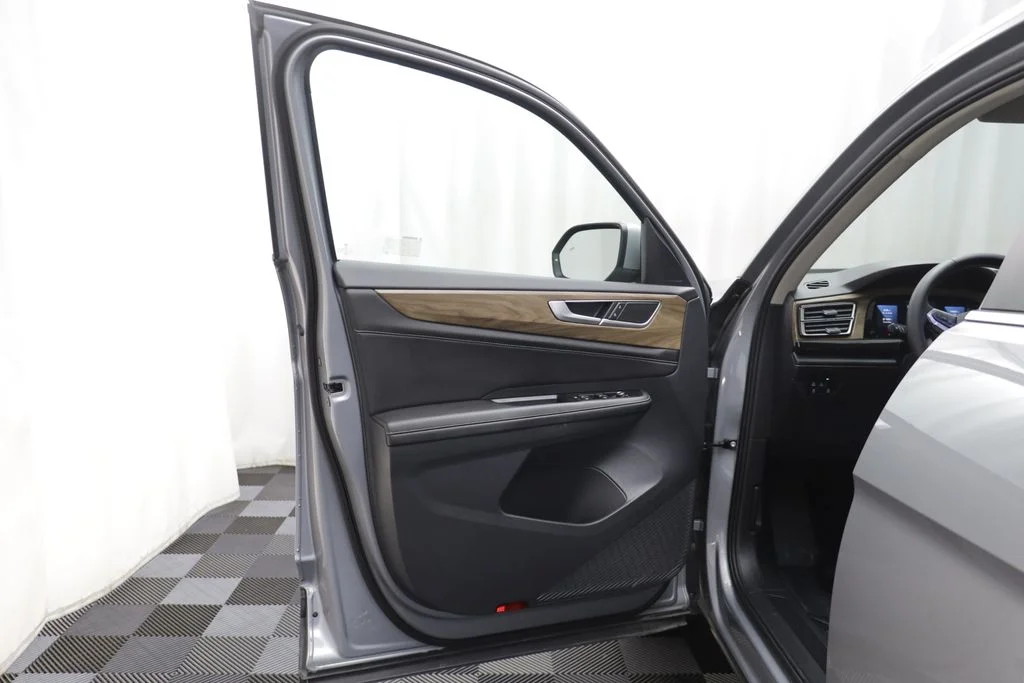 Used 2026 Silver Mist Metallic Volkswagen 2.0T SE image 4