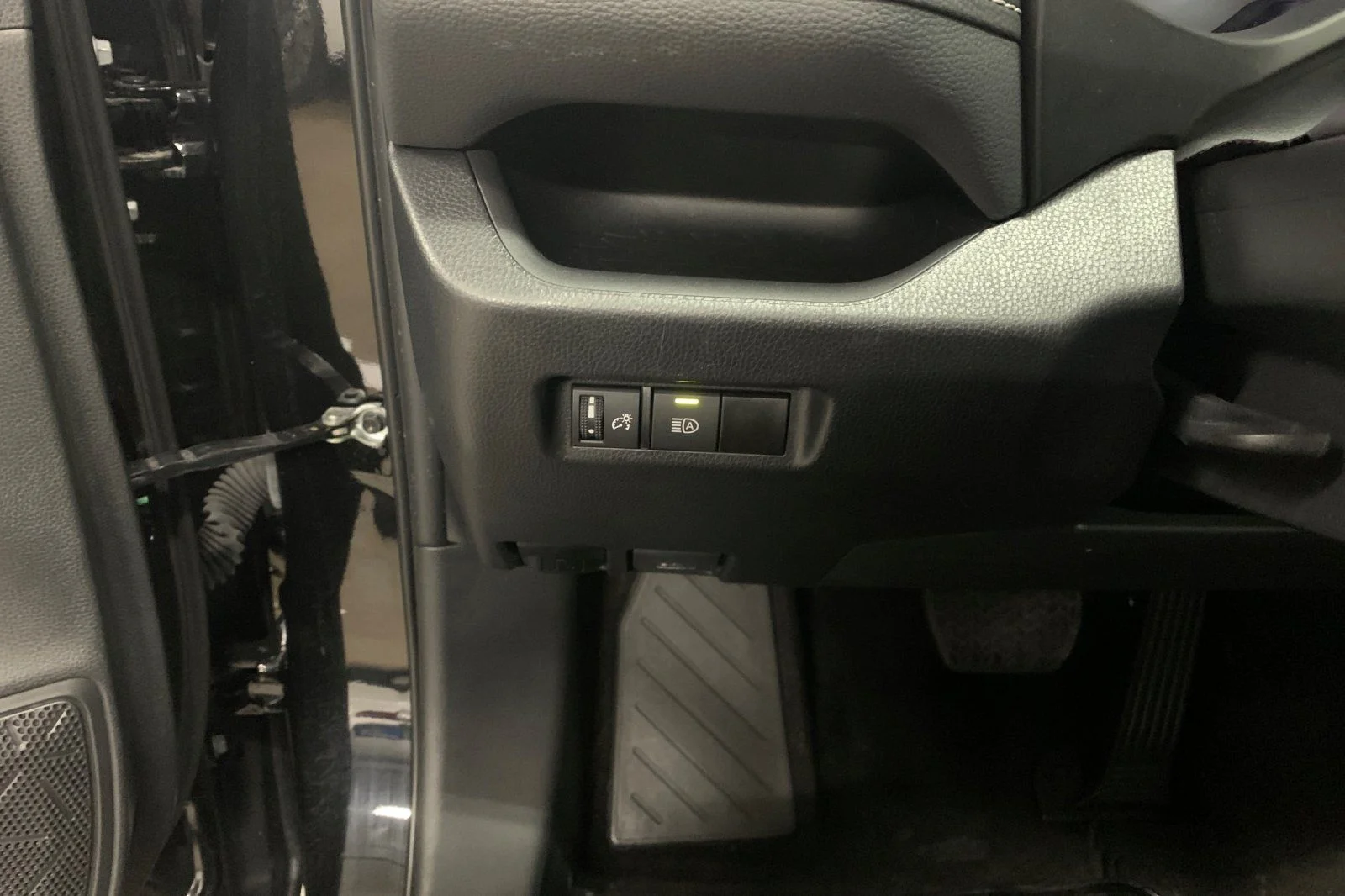 Used 2024 Black Toyota XLE image 31