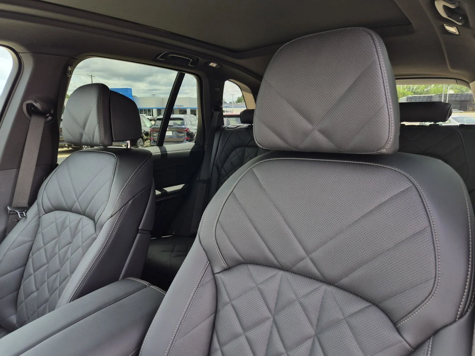 New 2026 Mineral White Metallic BMW xDrive40i image 12