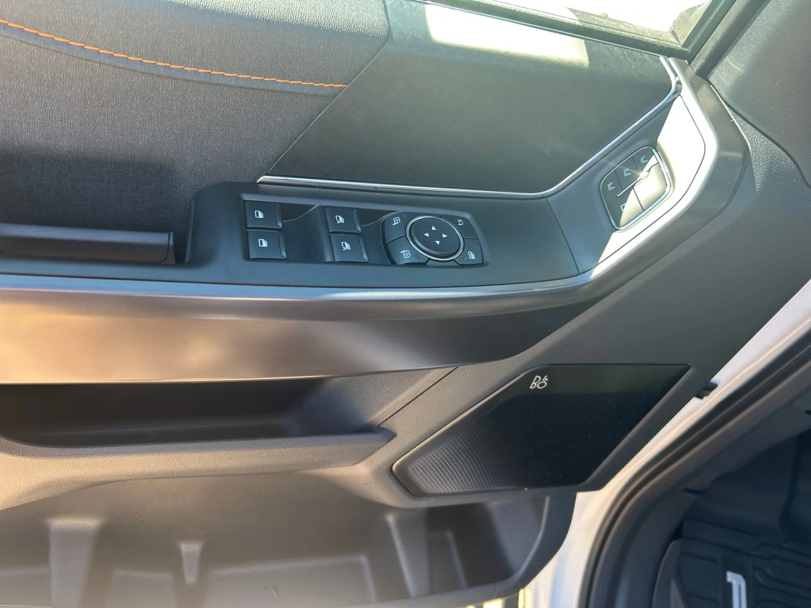 New 2026 Oxford White Ford Tremor image 17