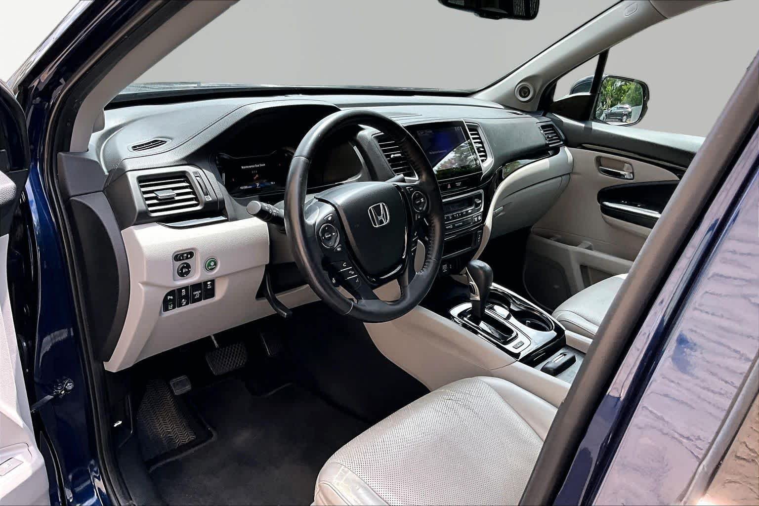 Used 2018 Obsidian Blue Pearl Honda RTL-E image 18
